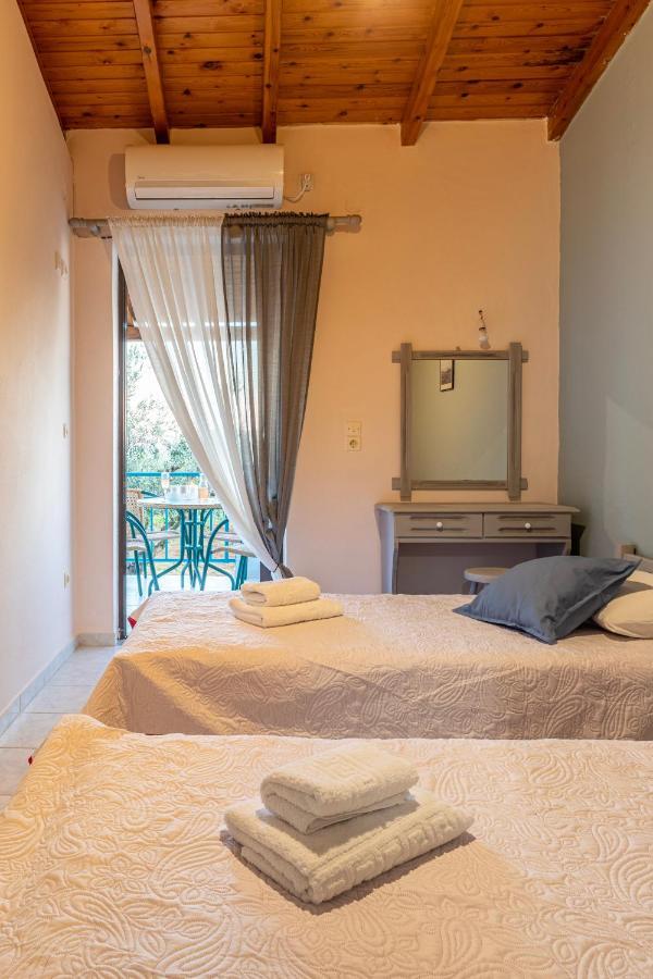 Secret Summer Havens - Perfectly Secluded Getaways Vasilítsion Extérieur photo